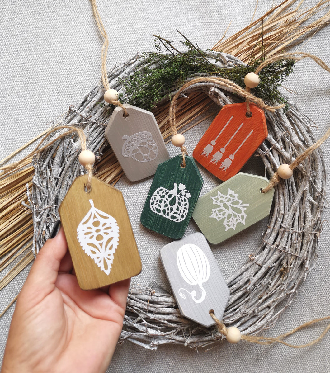 Small Wooden Autumn Tags - White detailing